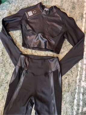 The Drive Clothing Women’s Black Long Sleeve Crop Top and Leggings Set Size XS